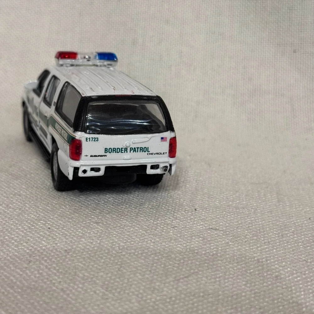 Welly US Customs Border Patrol Chevrolet Suburban 1/64 scale DOJ Vintage